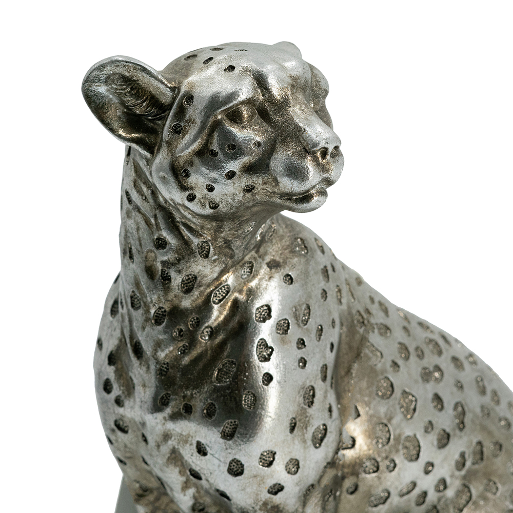 Elevate your interior with this elegant modern abstract figurine, a stylish decorative piece designed to bring artistic charm to any space. With its sleek sculptural form and refined finish, this figurine adds a sense of sophistication and contemporary beauty to your home decor.