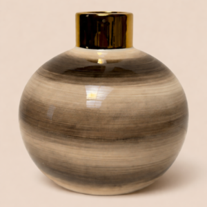 Elegant-ceramic-vase-with-metallic-detail-600x900